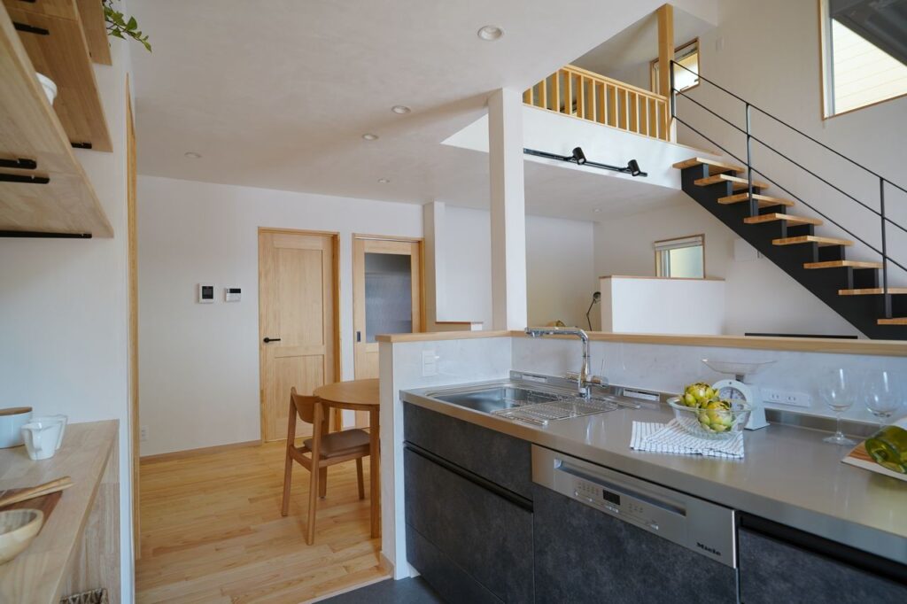 キッチンから望む開放感のある景色