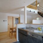 キッチンから望む開放感のある景色