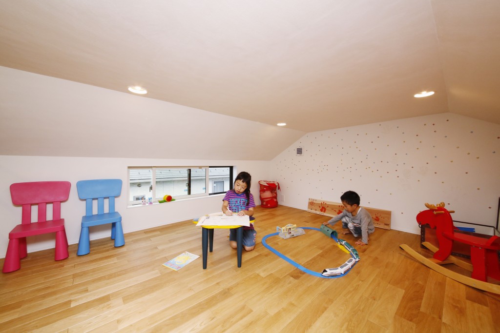 LDKの吹き抜けの先はロフトです。子供部屋に大活躍！