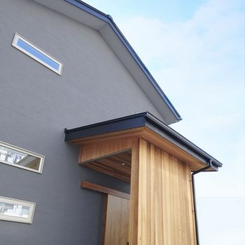 外壁塗装と天然木パネル 市川市の工務店daishu 二世帯住宅もお任せください 自然素材 高耐震 高断熱の注文住宅