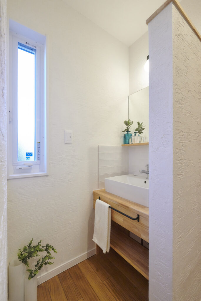 玄関ホールに設けた造作洗面台は家族の健康を守ります