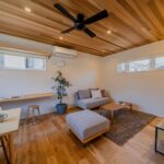 家族の帰りをやさしく迎える大きな軒