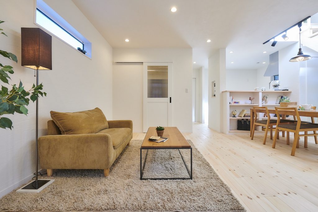 朝陽を愛でながらくつろげるリビング<br />
