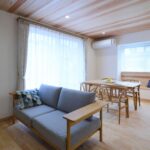 南の大きな窓からは、優しい陽光が差し込んで