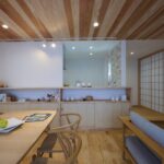 杉の天井が織りなす趣、自然の香りに癒されて