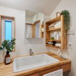 雑然としがちな洗面室も、それぞれの居場所を計画しスッキリと
