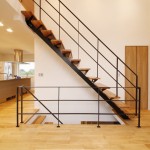 洗練されたデザインのアイアン階段
