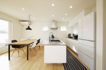 浦安市 48坪 1LDK+2WIC+ロフト/1LDK+2WIC シンプルモダンな上下分離型二世帯住宅