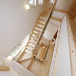 1階からロフトまで続くスケルトン階段。