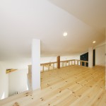 子供部屋からつながる開放的なロフト。子供部屋とロフトは固定階段とボルタリングで行き来できます。