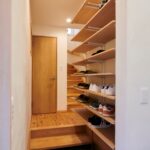 玄関に計画したオープン棚
