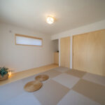 桧板の奥行きが上品なリビングと繋がる和室