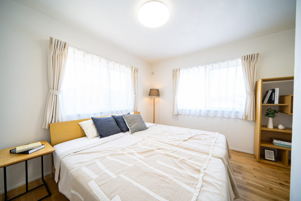 自然素材のやさしさに包まれる、心休まる主寝室