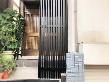 玄関の目隠し格子工事　＠市川市
