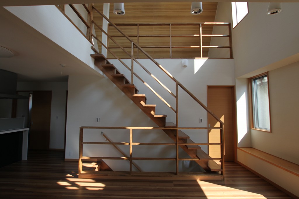 木の風合いに溢れた建物

