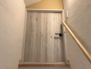 小さなドアの取付工事＠松戸市