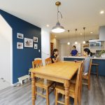 ダイニングに続く開放的なキッチン。自然と楽しい会話が弾みます。
