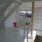 デザイン性の高い白を基調とした空間。
部屋の仕切りに和の障子を使用します。