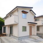 傘の居場所のあるファサード<br />