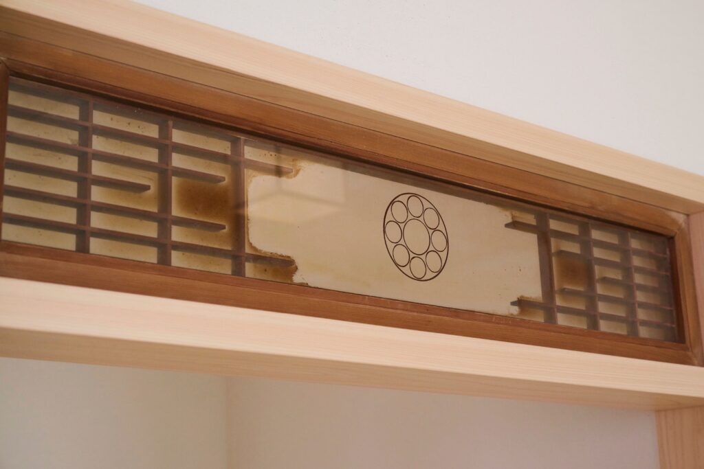以前のお住まいから引き継いだ趣のある欄間