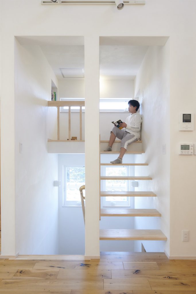 リビングから続く小屋裏空間はお子様の隠れ家に。<br />
<br />
