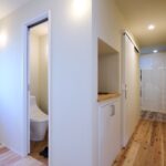 １階廊下の先にはファミリークロゼットを計画