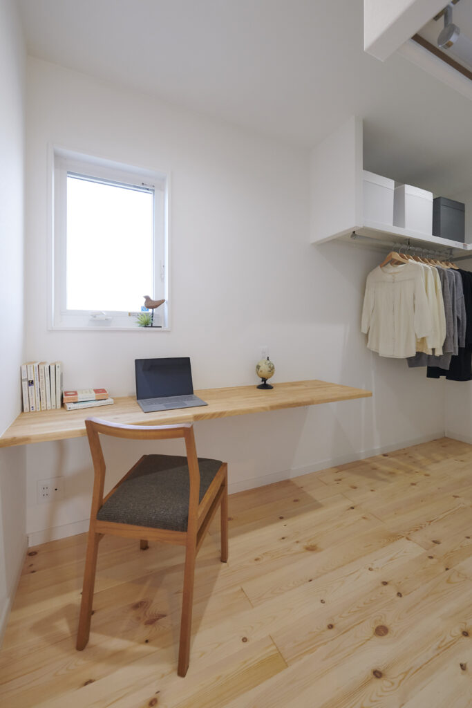 寝室横に設けた多目的室　落ち着きの空間<br />
