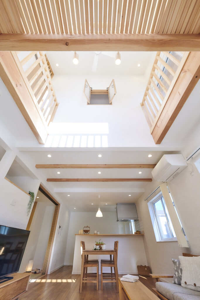 キャットウォークのある吹抜の大空間