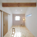 ２人のお子様の部屋を分ける大きな梁
